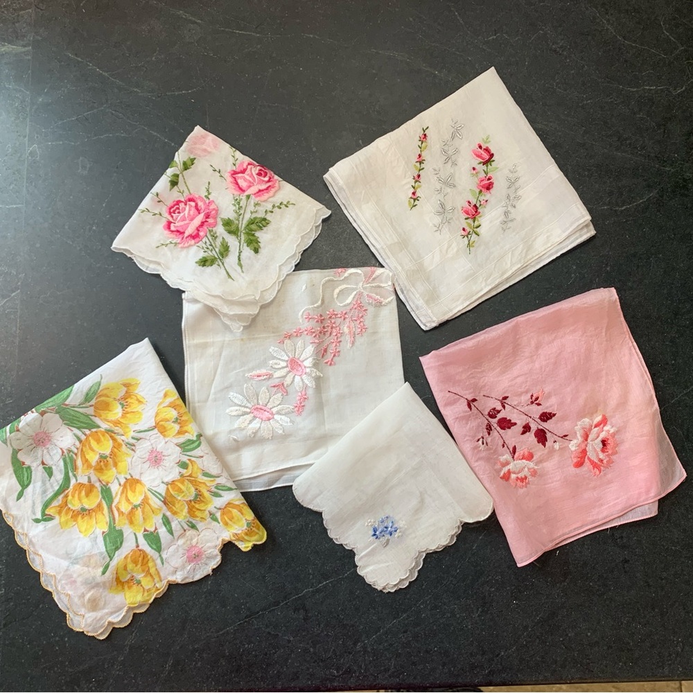 VINTAGE EMBROIDERED HANDKERCHIEFS | Set of 6